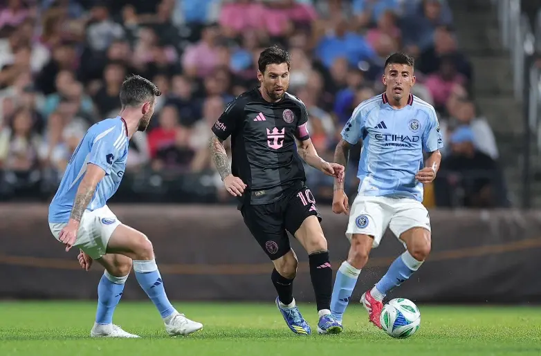 费尔南德斯, AA, AA