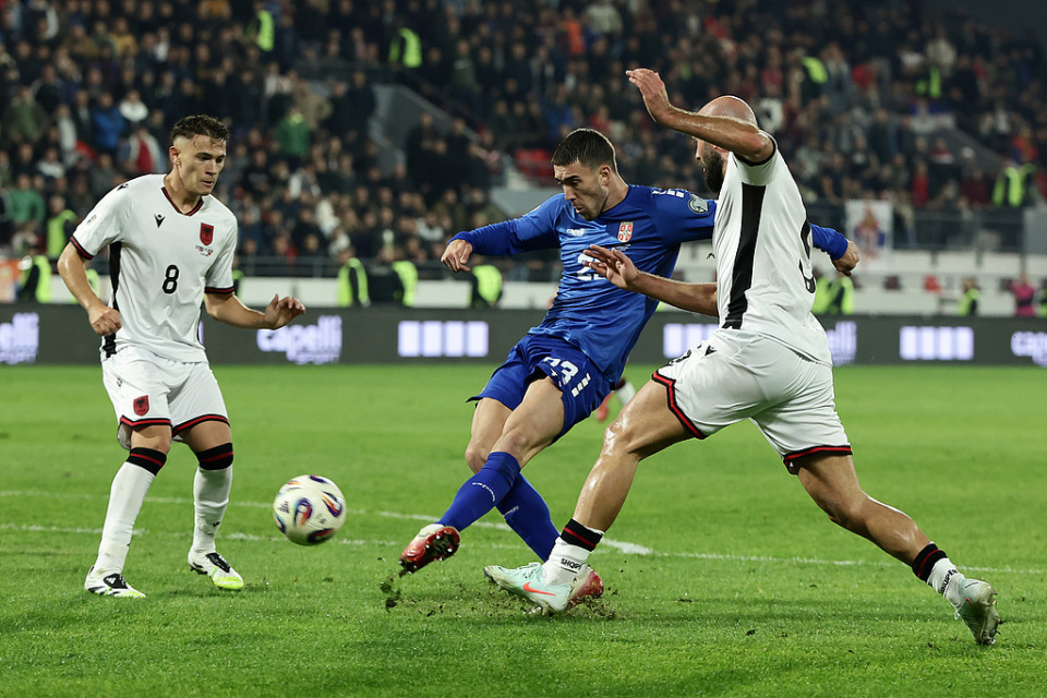 虎视眈眈, 巴萨替补出, 高的中锋 虎视眈眈, 巴萨替补出, 高的中锋